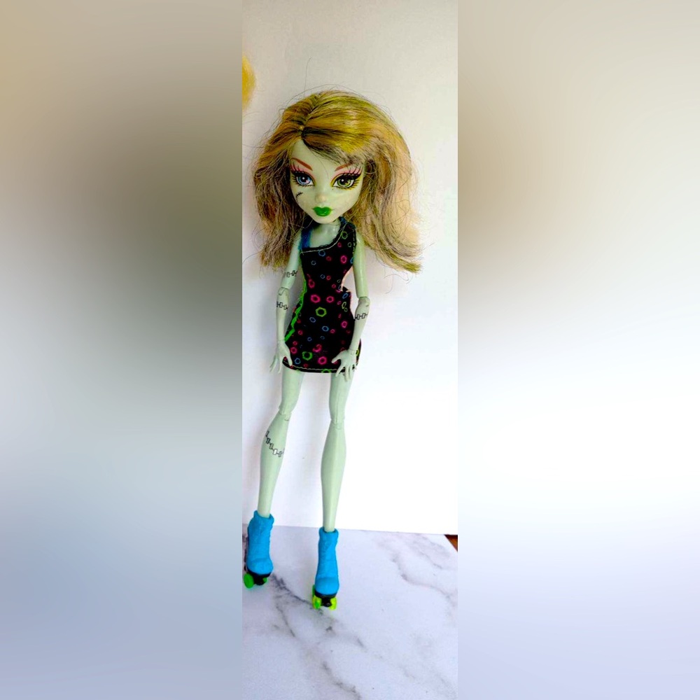 2012 Mattel Monster High Skultimate Roller Maze Frankie Stein Fashion Doll